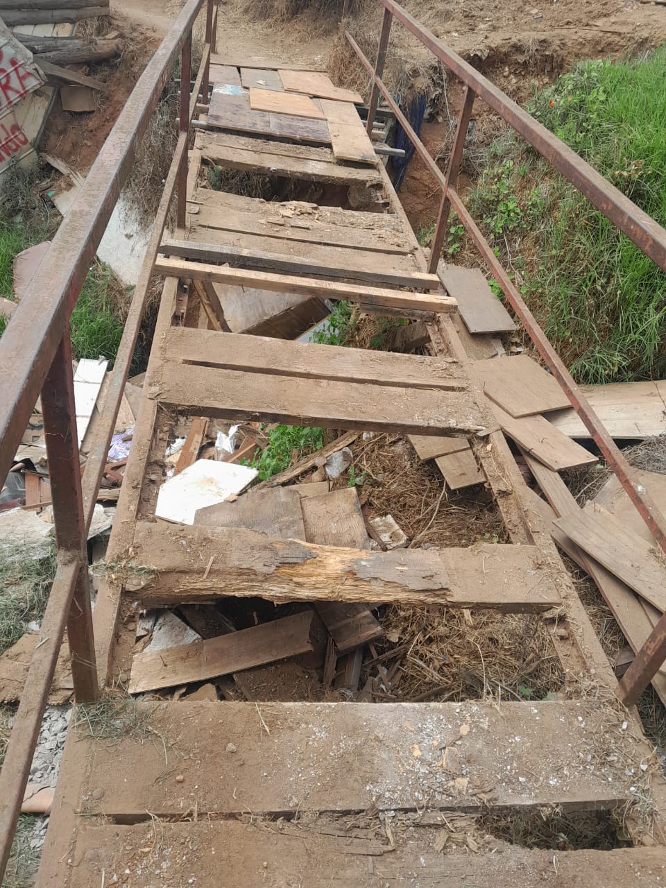 VECINOS DENUNCIAN GRAVE ESTADO DE TRANSITADO PUENTE EN PLAYA ANCHA ...