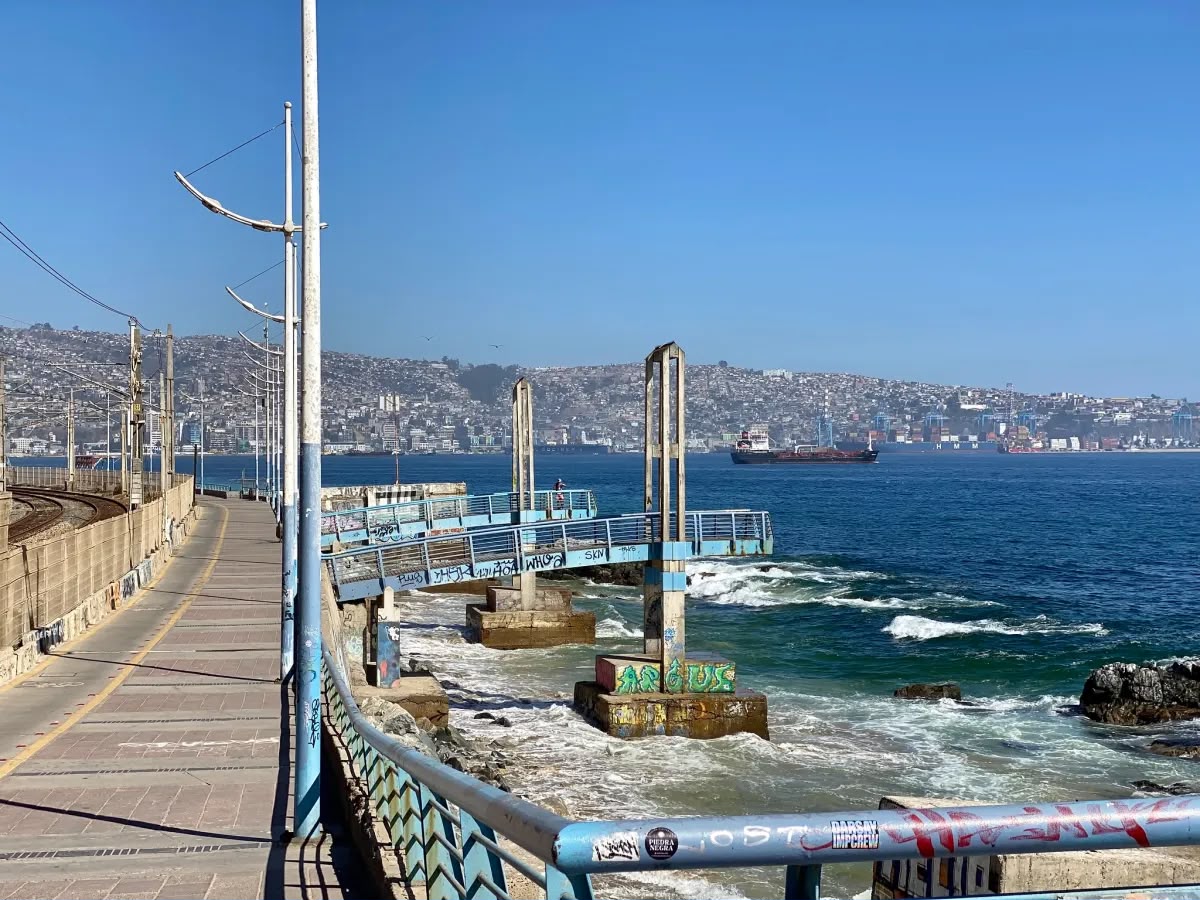 Valparaíso activa plan de emergencia y anuncia cierre de parques, plazas y borde costero por sistema frontal