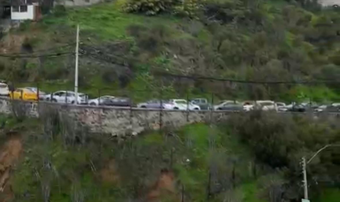 Último Minuto: Caos vial en subida Amunátegui por cierre de Avenida España