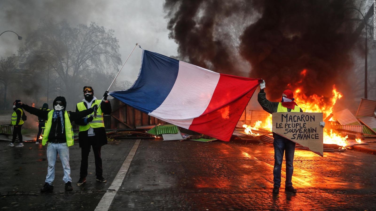 MASIVAS MANIFESTACIONES Y DISTURBIOS EN FRANCIA POR CRECIENTE DESCONTENTO SOCIAL